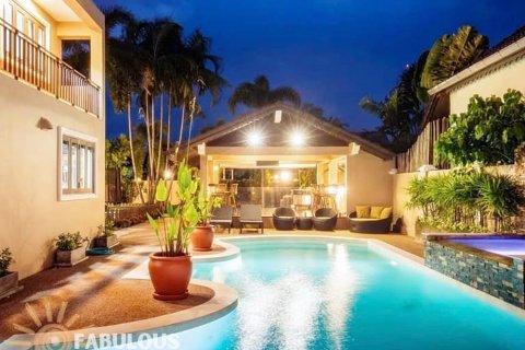 Chalet de 5 dormitorios en Rawai, Tailandia № 179369 - foto 2