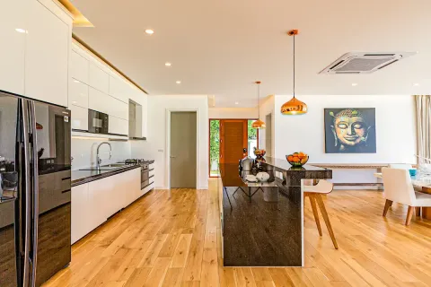 Chalet de 4 dormitorios en Bang Tao, Tailandia № 190654 - foto 10