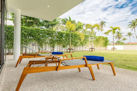 Chalet de 4 dormitorios en Bang Tao, Tailandia № 190654 - foto 14