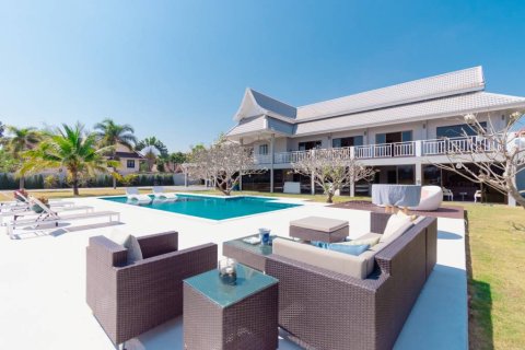 Casa de 4 dormitorios en Hua Hin, Tailandia № 161441
