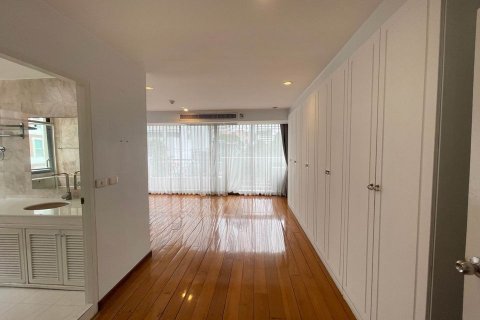 Condominio de 3 dormitorios en Bangkok, Tailandia № 143134 - foto 12