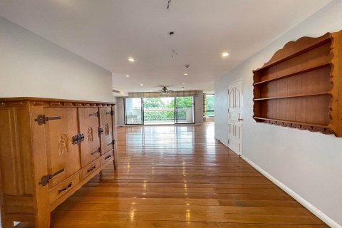 Condominio de 3 dormitorios en Bangkok, Tailandia № 143134 - foto 2