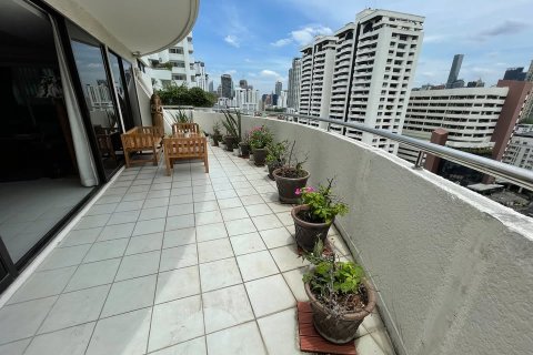 Condo in Bangkok, Thailand, 2 bedrooms  № 190949 - photo 20