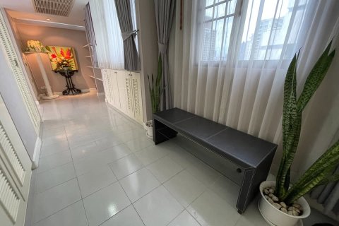 Condo in Bangkok, Thailand, 2 bedrooms  № 190949 - photo 19