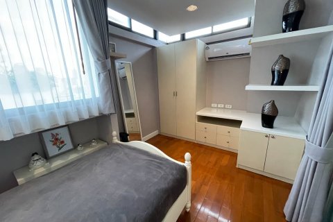 Condo in Bangkok, Thailand, 2 bedrooms  № 190949 - photo 18