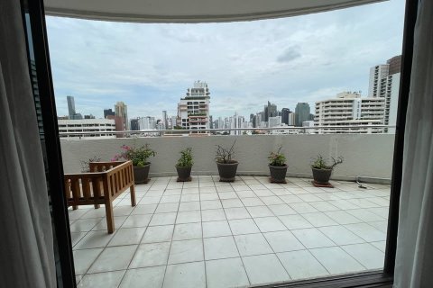 Condo in Bangkok, Thailand, 2 bedrooms  № 190949 - photo 3
