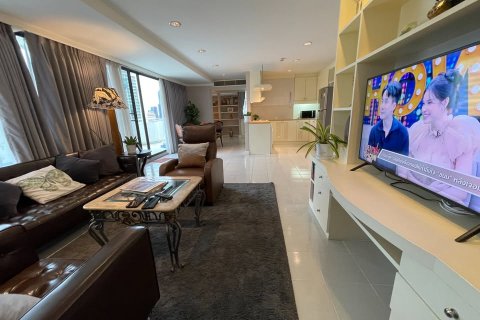 Condo in Bangkok, Thailand, 2 bedrooms  № 190949 - photo 4