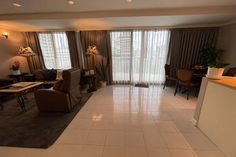 Condo in Bangkok, Thailand, 2 bedrooms  № 190949 - photo 9