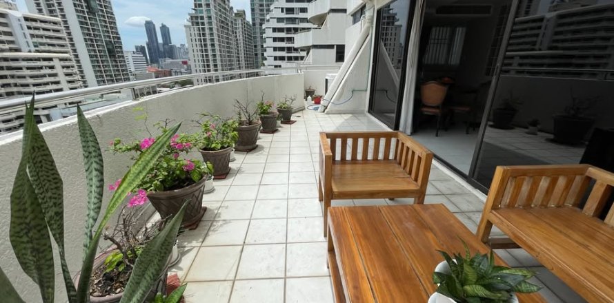 Condo in Bangkok, Thailand, 2 bedrooms  № 190949