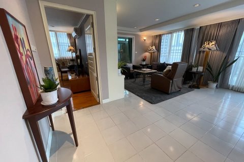 Condo in Bangkok, Thailand, 2 bedrooms  № 190949 - photo 7
