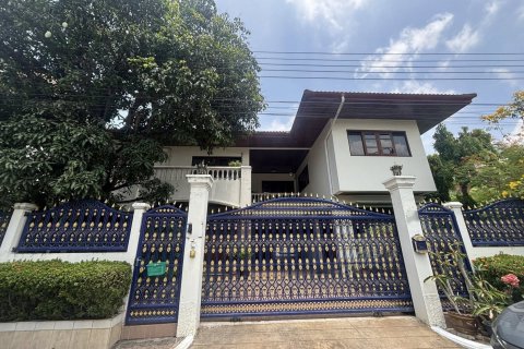 Haus in Phra Khanong, Bangkok, Thailand 4 Schlafzimmer № 190950