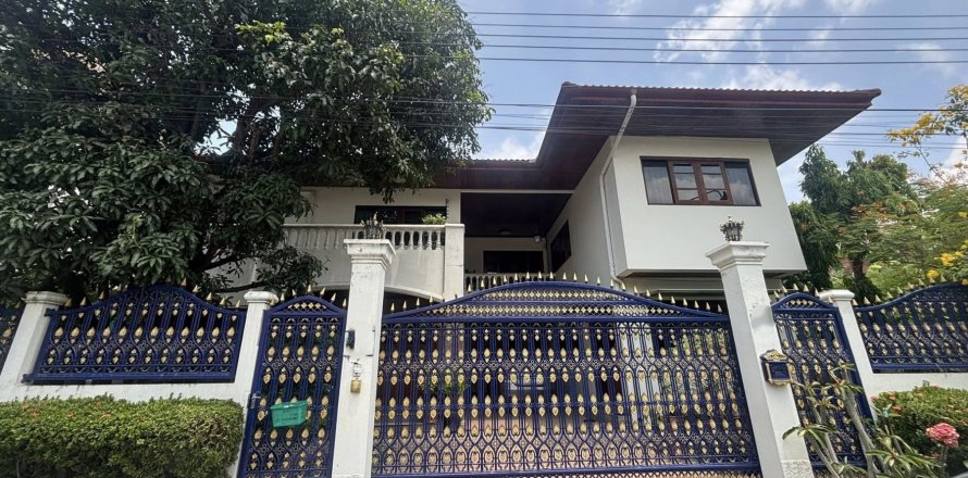 Maison à Phra Khanong, Bangkok, Thaïlande 4 chambres № 190950