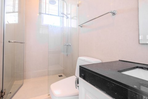 Condominio de 2 dormitorios en Bangkok, Tailandia № 143081 - foto 16