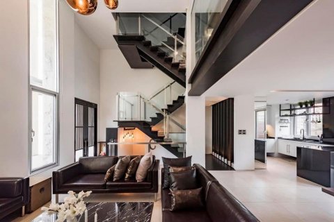Reihenhaus in Sathon, Bangkok, Thailand 4 Schlafzimmer № 143079