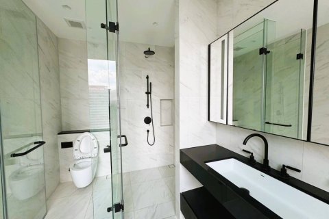 Condominio de 2 dormitorios en Bangkok, Tailandia № 180819 - foto 12