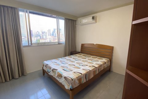 Condominio de 1 dormitorio en Watthana, Bangkok, Tailandia № 200759 - foto 3