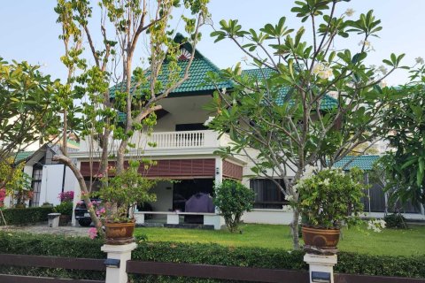 Casa de 3 dormitorios en Pattaya, Tailandia № 170586 - foto 2