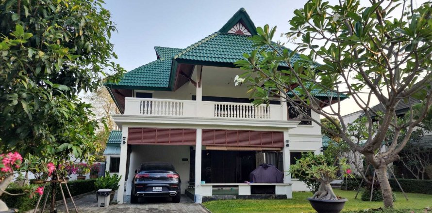 Casa de 3 dormitorios en Pattaya, Tailandia № 170586