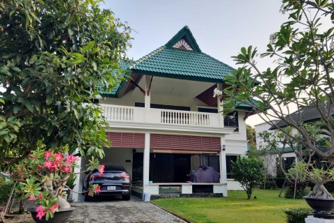 Casa de 3 dormitorios en Pattaya, Tailandia № 170586 - foto 4