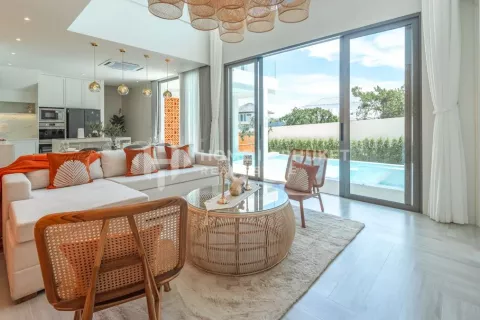 Casa de 4 dormitorios en Phuket, Tailandia № 135129 - foto 5