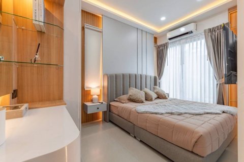 Chalet de 3 dormitorios en Pattaya, Tailandia № 146794 - foto 10