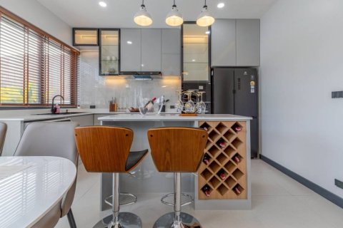 Chalet de 3 dormitorios en Pattaya, Tailandia № 146794 - foto 6