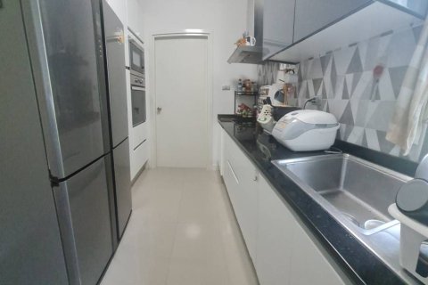 Casa de 4 dormitorios en Samut Prakan, Tailandia № 146791 - foto 3