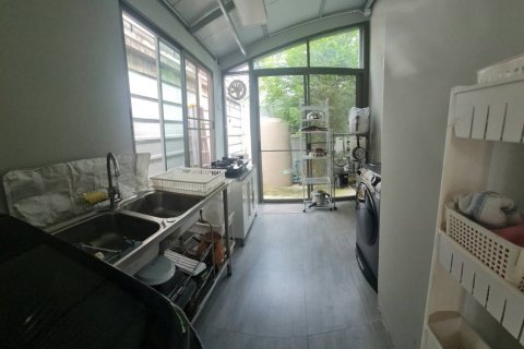Casa de 4 dormitorios en Samut Prakan, Tailandia № 146791 - foto 4