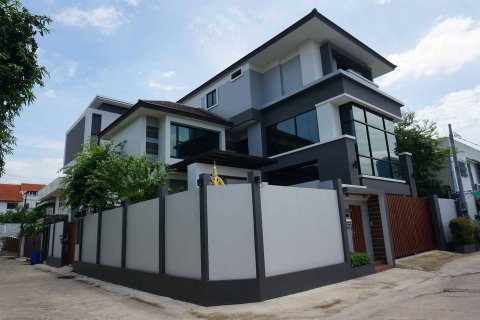Maison à Bangkok, Thaïlande 5 chambres № 65921