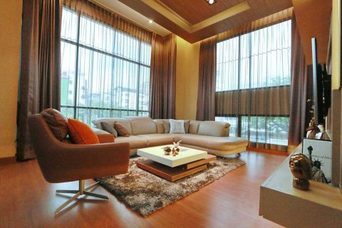 Casa de 5 dormitorios en Bangkok, Tailandia № 65921 - foto 2