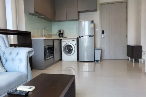 Estudio en el condominio en Khlong Toei, Bangkok, Tailandia № 160254 - foto 2