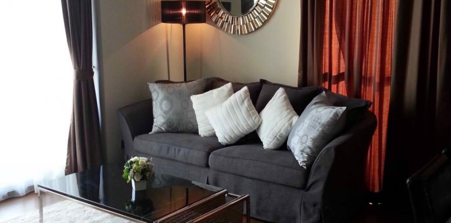 Condo in Bangkok, Thailand, 2 bedrooms in Quattro by Sansiri  № 111294