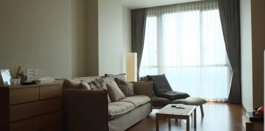 Condo in Bangkok, Thailand, 3 bedrooms in Quattro by Sansiri № 111295