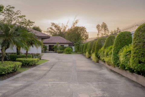 Chalet de 4 dormitorios en Hua Hin, Tailandia № 114201 - foto 7