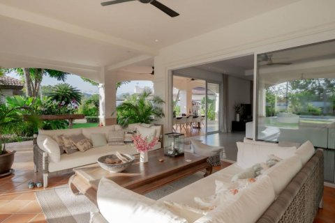 Chalet de 4 dormitorios en Hua Hin, Tailandia № 114201 - foto 8