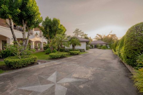 Chalet de 4 dormitorios en Hua Hin, Tailandia № 114201 - foto 6