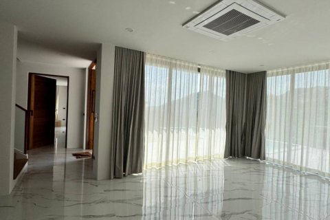 Chalet de 4 dormitorios en Surat Thani, Tailandia № 114204 - foto 7