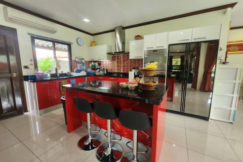 Casa de 3 dormitorios en Pattaya, Tailandia № 54555 - foto 25