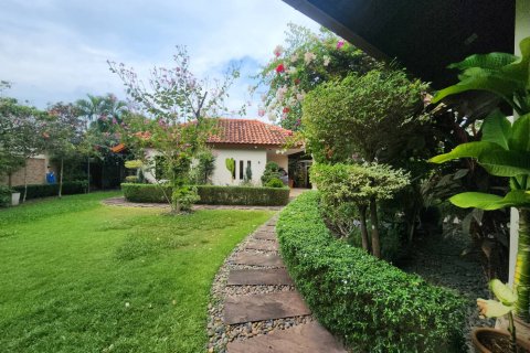 Casa de 3 dormitorios en Pattaya, Tailandia № 54555 - foto 2