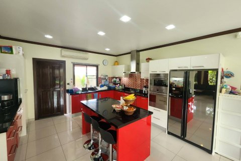 Casa de 3 dormitorios en Pattaya, Tailandia № 54555 - foto 29