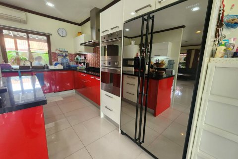 Casa de 3 dormitorios en Pattaya, Tailandia № 54555 - foto 30