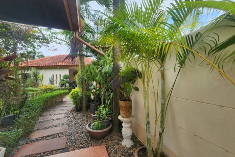 Casa de 3 dormitorios en Pattaya, Tailandia № 54555 - foto 16