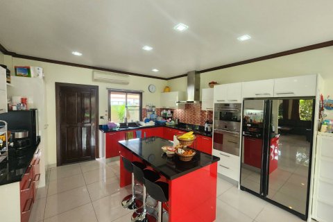 Casa de 3 dormitorios en Pattaya, Tailandia № 54555 - foto 27