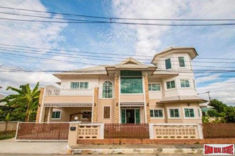 Chalet de 4 dormitorios en Chiang Mai, Tailandia № 203114