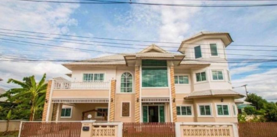 Chalet de 4 dormitorios en Chiang Mai, Tailandia № 203114