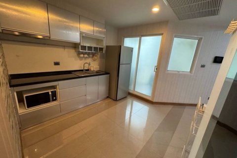 Condo in Bangkok, Thailand, 2 bedrooms  № 152336 - photo 7