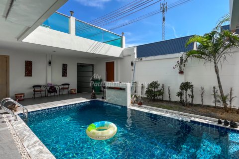 Casa de 3 dormitorios en Pattaya, Tailandia № 152329 - foto 2