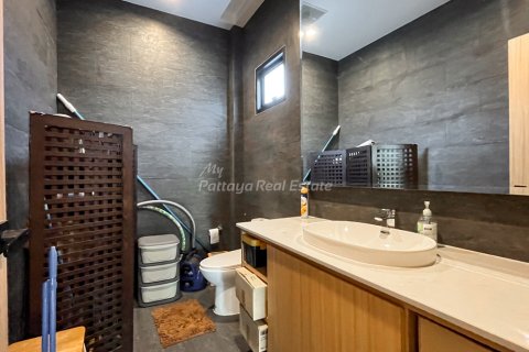 Casa de 3 dormitorios en Pattaya, Tailandia № 152329 - foto 12