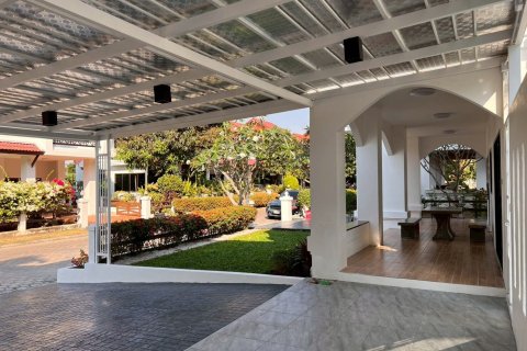 Casa de 3 dormitorios en Pattaya, Tailandia № 157951 - foto 4