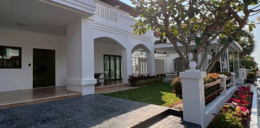 Casa de 3 dormitorios en Pattaya, Tailandia № 157951